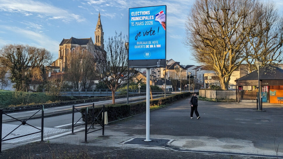 Panneau d'information électronique à Basse-Indre
