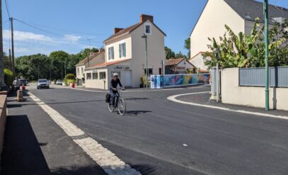 Le Carrefour devant les restaurant Albert et Lulu en travaux