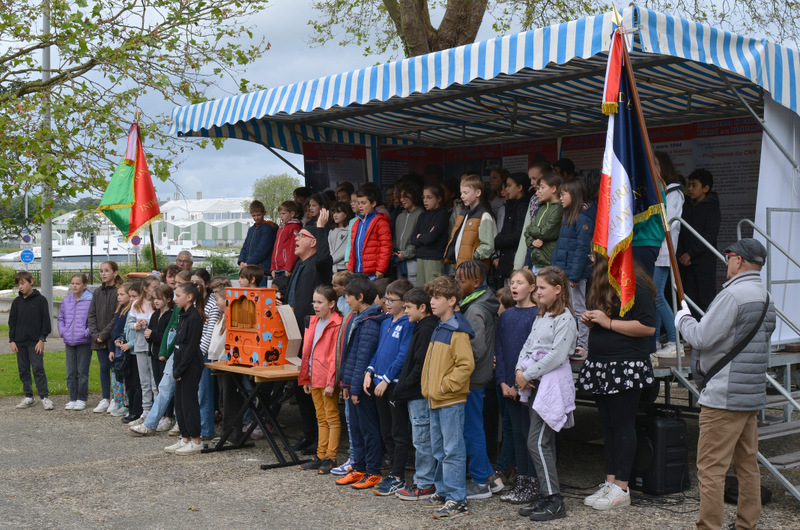 cérémonie journée nationale de la résistance à Indre avec les élèves des écoles