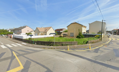 La parcelle ou sera aménagé le nouveau parking