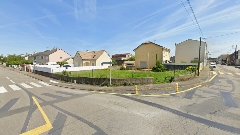 La parcelle ou sera aménagé le nouveau parking