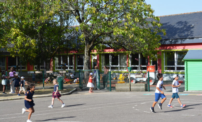 La cour de l'école élémentaire de la pierra Mara