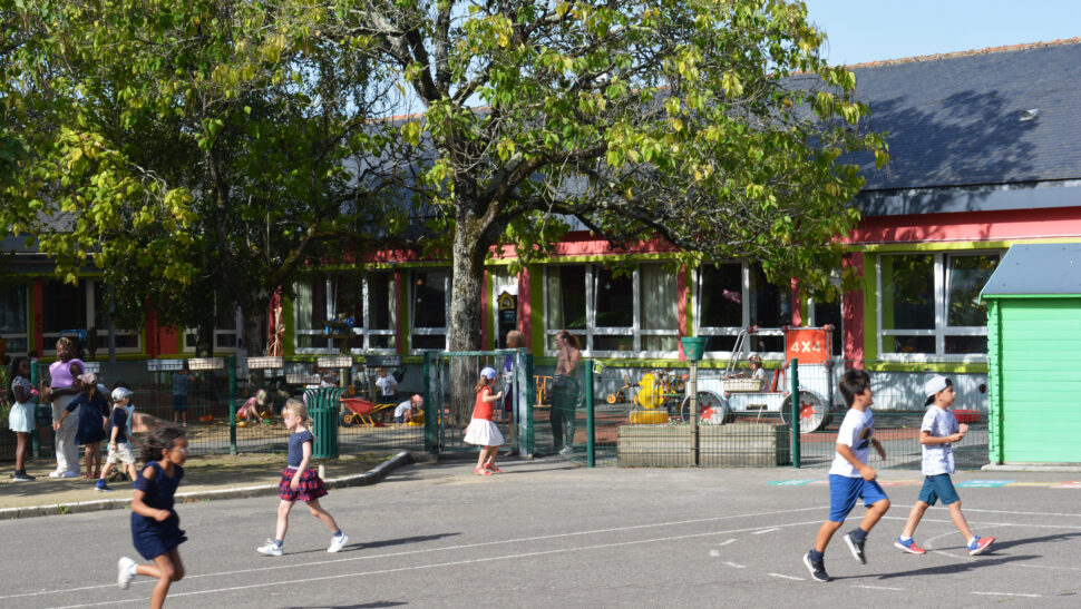 La cour de l'école élémentaire de la pierra Mara